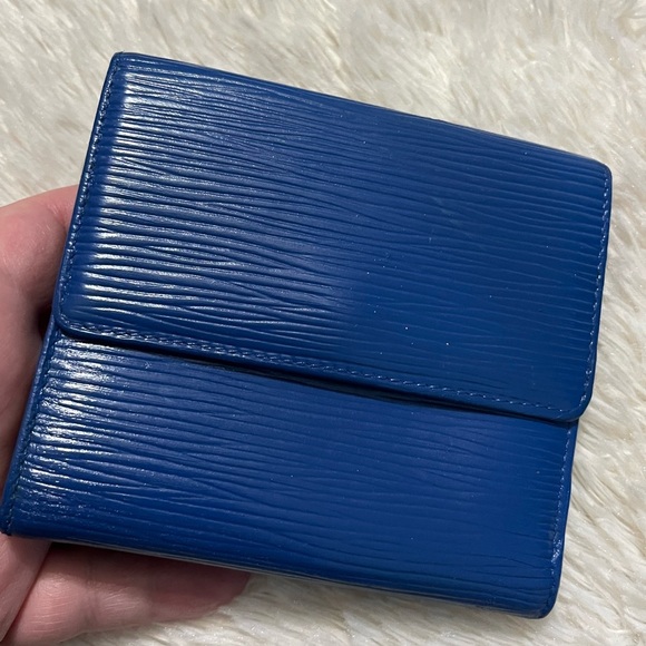 Louis Vuitton Blue Textured Wallet - Picture 7 of 12